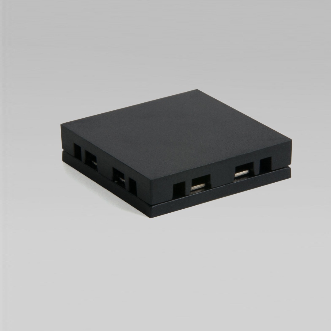 Четырёхсторонний соединитель для накладного шинопровода Flat Magnetic 85003/00 в строительном магазине