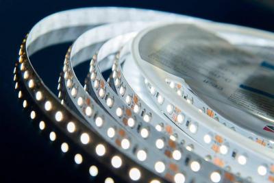 Светодиодная влагозащищенная лента DesignLed 9,6W/m 120LED/m 3528SMD холодный белый 5M 000525 в строительном магазине