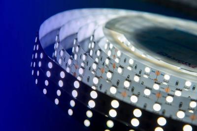 Светодиодная влагозащищенная лента DesignLed 28,8W/m 120LED/m 5050SMD холодный белый 5M 000522 в строительном магазине