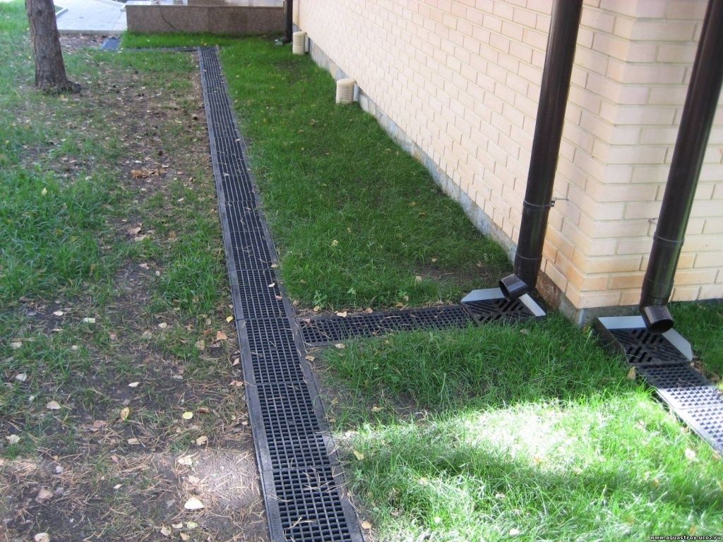 В зависимости от размеров лотка можно определить и способ применения Применение водоотводного лотка