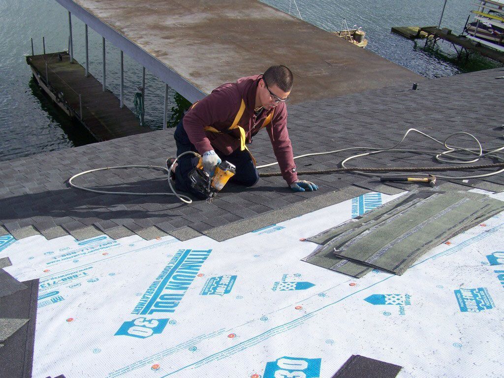 При выборе сложной формы необходимо рассчитывать на значительные расходы. Монтаж мягкой кровли