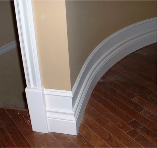 Плинтус напольный бывает как гибкий, так и твердый Плинтус напольный